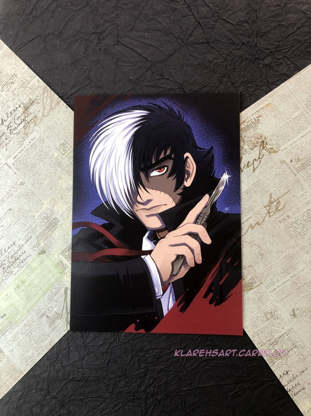 Anime character with white and black hair and red eyes, half of his face is stitched with another skin tone. He is holding a scapel, wearing a black trench coat with a white shirt and red string tie. A blood splat accents the corner. This is the Medium size.