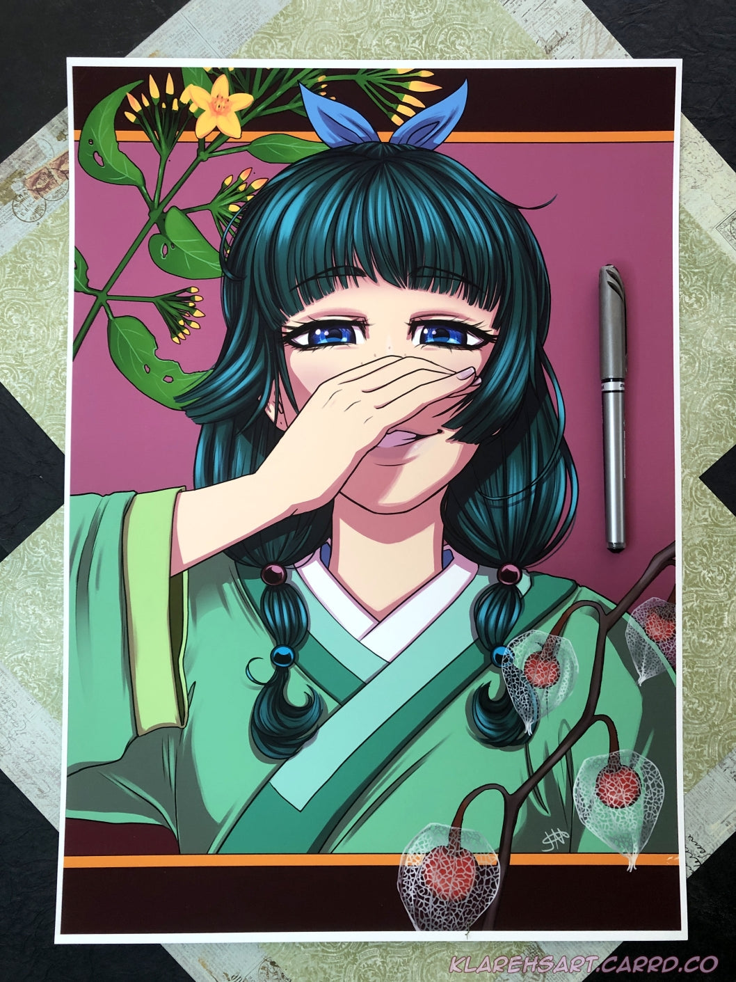 Illustration of an apothecary with dark green hair in beads and a ribbon. She has blue eyes and covering her smirk with her right hand. She is wearing green and white clothing. Poisonous plants frame her. The ink pen on the right shows size comparison. This is the Large size.