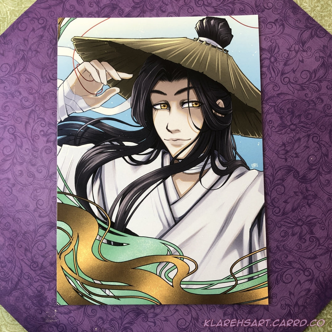 Illustration of a smiling man with long black hair, golden eyes, straw hat and white daopao robes. This is the medium size.